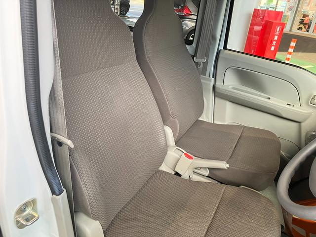 エブリイ ＰＡリミテッド　６型　４ＷＤ・ＣＶＴ車・ＦＭ／ＡＭラジオ・フロントパワーウインドゥ・集中ドアロック＆キーレスエントリー・フルフラット荷室・　スズキセーフティーサポート・　アイドリングストップ・　盗難防止システム（5枚目）