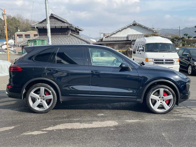 ターボ ティプトロニックS 4WD パノラマサンルーフ プライバシーガラス エントリー&ドライブ ドラレコ BOSEサラウンドシステム パワーシート TVキット 後席シートヒーター&リクライニング ETC 電動リアゲート(5枚目)