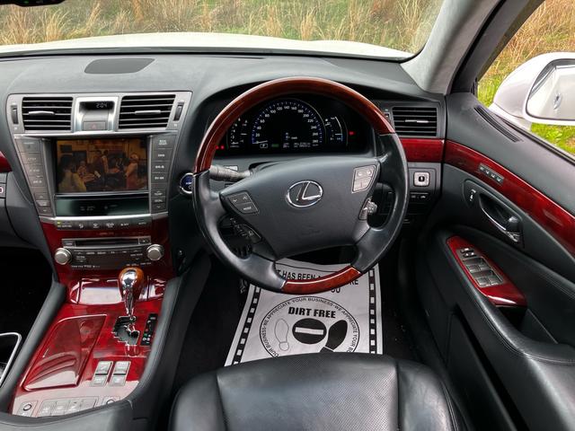ＬＳ ＬＳ６００ｈ　Ｉパッケージ　中期　エアサス　革シート　パワーシート　ＥＴＣ　ＨＤＤナビ　バックカメラ　フルセグＴＶ　Ｂｌｕｅｔｏｏｔｈ　ＣＤ　ＬＥＤヘッドライト　スマートキー　ＡＷ２１インチ　クルーズコントロール（45枚目）