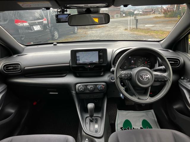 ヤリス X 衝突被害軽減システム レーンアシスト 前後ドライブレコーダー ETC ナビ バックカメラ Bluetooth CD DVD USB スマートキー 電動格納ミラー ABS 横滑り防止装置 オートライト(4枚目)