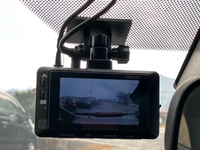 ヤリス X 衝突被害軽減システム レーンアシスト 前後ドライブレコーダー ETC ナビ バックカメラ Bluetooth CD DVD USB スマートキー 電動格納ミラー ABS 横滑り防止装置 オートライト(6枚目)