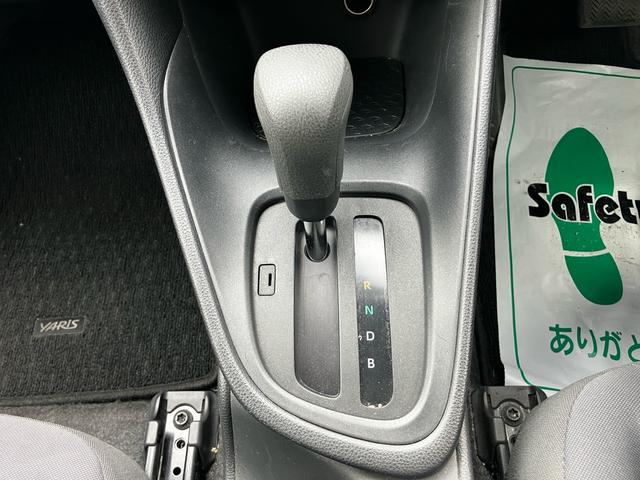 ヤリス X 衝突被害軽減システム レーンアシスト 前後ドライブレコーダー ETC ナビ バックカメラ Bluetooth CD DVD USB スマートキー 電動格納ミラー ABS 横滑り防止装置 オートライト(17枚目)