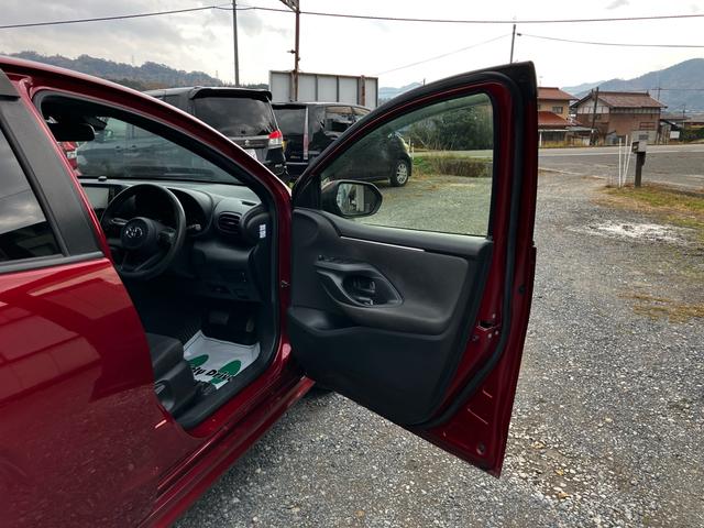 ヤリス X 衝突被害軽減システム レーンアシスト 前後ドライブレコーダー ETC ナビ バックカメラ Bluetooth CD DVD USB スマートキー 電動格納ミラー ABS 横滑り防止装置 オートライト(50枚目)