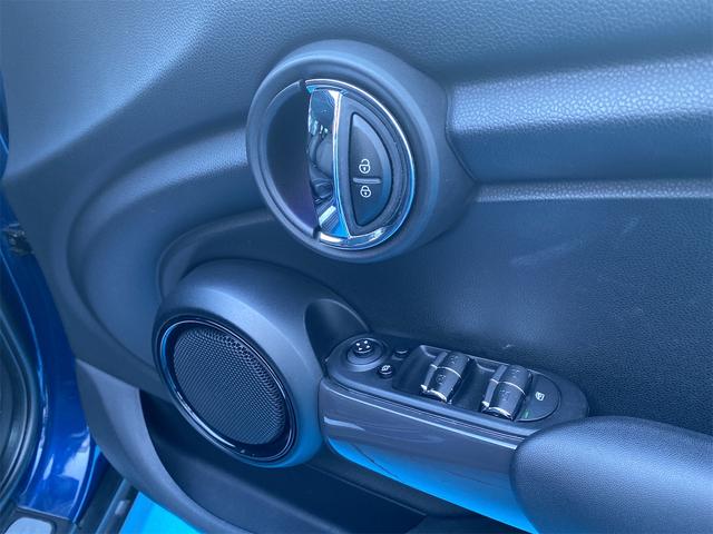 ＭＩＮＩ クーパー　ナビ　Ｆ／ドライブレコーダー　ＥＴＣ　ＨＩＤヘッドランプ　オートクルーズコントロール　盗難防止　カーテンエアバック　ＡＢＳ　パワーウィンドウ　Ｗエアバッグ　オートエアコン　オートライト　ＩＳＯＦＩＸ（25枚目）