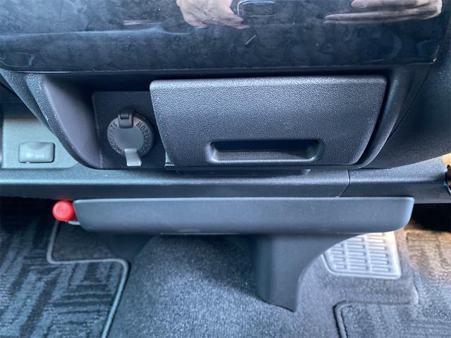 ハイエースワゴン ＧＬ　前後ドラレコ　ＥＴＣ　Ｐａｎａｓｏｎｉｃナビ（ＣＮ－ＲＥ０７ＷＤ）フリップダウンモニター　モデリスタインテリアパネルセット　パワースライドドア（Ｌ）ローダウン　エアロキット　１８インチアルミホイール（22枚目）