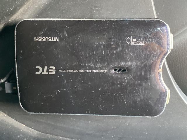 アルト Ｌ　Ｐｉｏｎｅｅｒナビ（ｃａｒｒｏｚｚｅｒｉａ）　ＣＤ／ＤＶＤ／Ｂｌｕｅｔｏｏｔｈ／ＵＳＢ　ＥＴＣ　シートヒーター（Ｒ）　アイドリングストップ　マニュアルエアコン　ＩＳＯＦＩＸ　キーレスエントリー（5枚目）