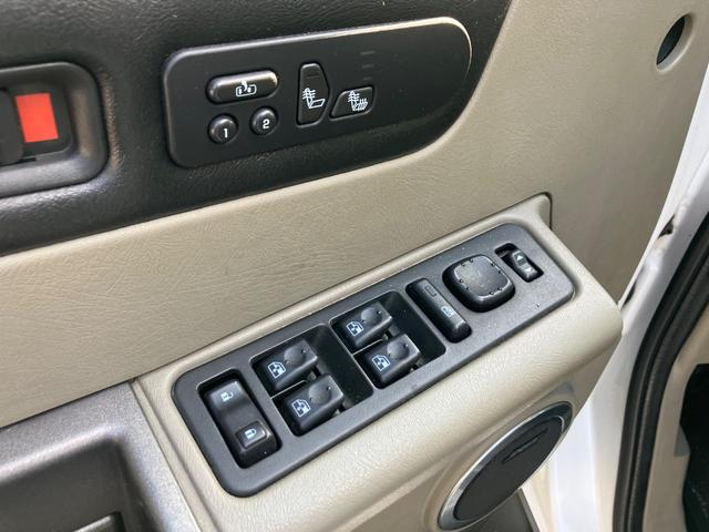 ハマーH2 タイプG 4WD 左ハンドル ETC バックカメラ パワーシート サンルーフ ナビ オートライト シートヒーター AT Bluetooth 後席モニター(11枚目)