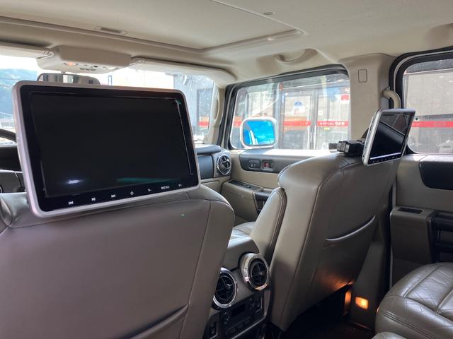 ハマーH2 タイプG 4WD 左ハンドル ETC バックカメラ パワーシート サンルーフ ナビ オートライト シートヒーター AT Bluetooth 後席モニター(23枚目)