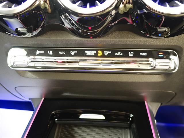 GLB GLB200 d AMGライン ナビゲーションパッケージ シートヒーター パワーシート 3列シート トランクスルー フロアマット コネクテッド機能 ナビ 音楽プレーヤー接続 Bluetooth接続 TV ETC LEDヘッドライト(27枚目)