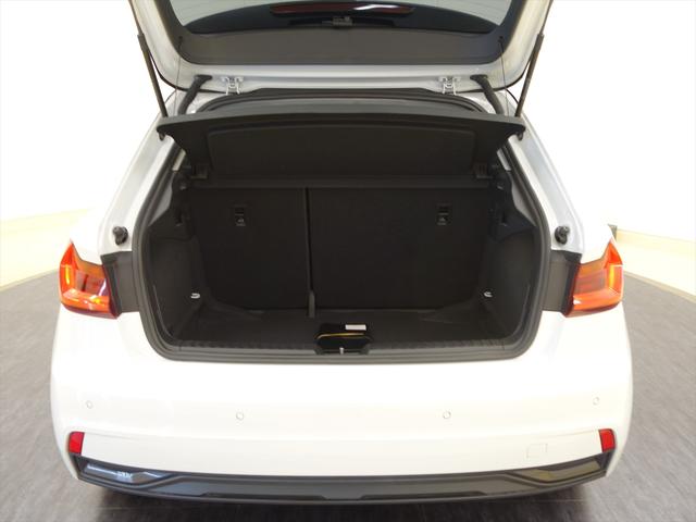 A1スポーツバック 25 TFSI アドバンスド コンビニエンス&アシスタンスパッケージ ナビゲーションパッケージ シートヒーター トランクスルー フロアマット ナビ 音楽プレーヤー接続 Bluetooth接続 ETC LEDヘッドライト(6枚目)