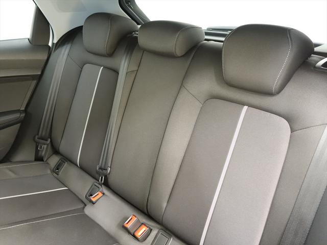 A1スポーツバック 25 TFSI アドバンスド コンビニエンス&アシスタンスパッケージ ナビゲーションパッケージ シートヒーター トランクスルー フロアマット ナビ 音楽プレーヤー接続 Bluetooth接続 ETC LEDヘッドライト(11枚目)