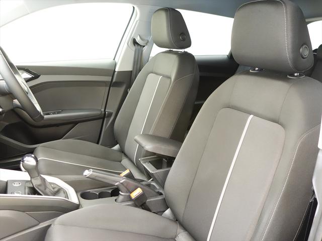 A1スポーツバック 25 TFSI アドバンスド コンビニエンス&アシスタンスパッケージ ナビゲーションパッケージ シートヒーター トランクスルー フロアマット ナビ 音楽プレーヤー接続 Bluetooth接続 ETC LEDヘッドライト(13枚目)