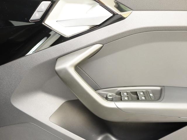 A1スポーツバック 25 TFSI アドバンスド コンビニエンス&アシスタンスパッケージ ナビゲーションパッケージ シートヒーター トランクスルー フロアマット ナビ 音楽プレーヤー接続 Bluetooth接続 ETC LEDヘッドライト(18枚目)