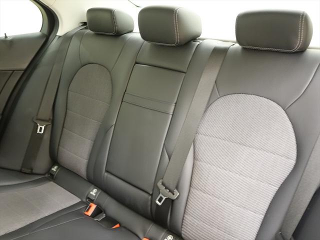 Ｃクラス Ｃ２２０　ｄ　アバンギャルド　ベーシックパッケージ　シートヒーター　パワーシート　トランクスルー　フロアマット　ナビ　ＣＤ　ミュージックサーバー　音楽プレーヤー接続　Ｂｌｕｅｔｏｏｔｈ接続　ＴＶ　ＤＶＤ再生　ＥＴＣ（11枚目）