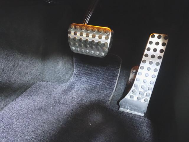 Ｃクラスステーションワゴン Ｃ２００　４マチック　ステーションワゴン　スポーツ　レーダーセーフティーパッケージ　シートヒーター　パワーシート　トランクスルー　フロアマット　コネクテッド機能　ナビ　ＣＤ　ミュージックサーバー　音楽プレーヤー接続　Ｂｌｕｅｔｏｏｔｈ接続　ＴＶ（9枚目）