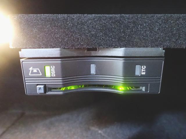 Ｃクラスステーションワゴン Ｃ２００　４マチック　ステーションワゴン　スポーツ　レーダーセーフティーパッケージ　シートヒーター　パワーシート　トランクスルー　フロアマット　コネクテッド機能　ナビ　ＣＤ　ミュージックサーバー　音楽プレーヤー接続　Ｂｌｕｅｔｏｏｔｈ接続　ＴＶ（10枚目）