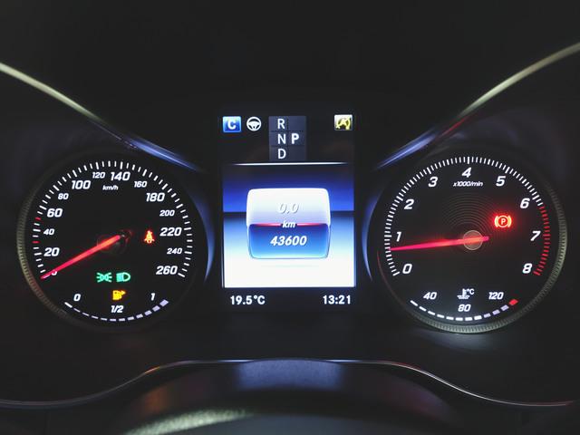 Ｃクラスステーションワゴン Ｃ２００　４マチック　ステーションワゴン　スポーツ　レーダーセーフティーパッケージ　シートヒーター　パワーシート　トランクスルー　フロアマット　コネクテッド機能　ナビ　ＣＤ　ミュージックサーバー　音楽プレーヤー接続　Ｂｌｕｅｔｏｏｔｈ接続　ＴＶ（14枚目）