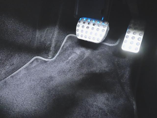 Aクラス A180 スタイル AMGライン AMGレザーエクスクルーシブパッケージ レーダーセーフティーパッケージ アドバンスドパッケージ ナビゲーションパッケージ シートヒーター パワーシート トランクスルー フロアマット コネクテッド機能(9枚目)