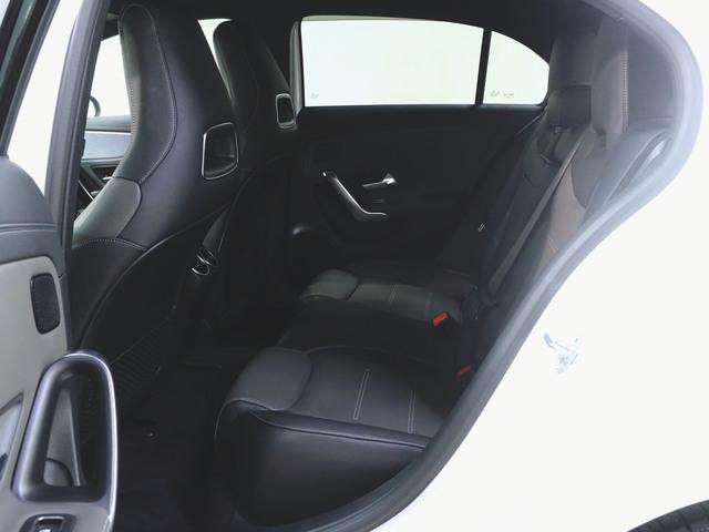 Aクラス A180 スタイル AMGライン AMGレザーエクスクルーシブパッケージ レーダーセーフティーパッケージ アドバンスドパッケージ ナビゲーションパッケージ シートヒーター パワーシート トランクスルー フロアマット コネクテッド機能(28枚目)