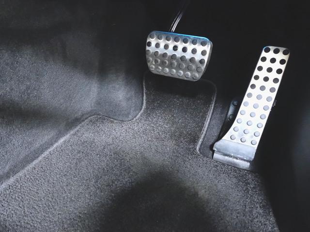 Cクラス C180 クーペ スポーツプラス シートヒーター パワーシート トランクスルー フロアマット ナビ CD ミュージックサーバー 音楽プレーヤー接続 Bluetooth接続 TV DVD再生 ETC LEDヘッドライト バックモニター(9枚目)