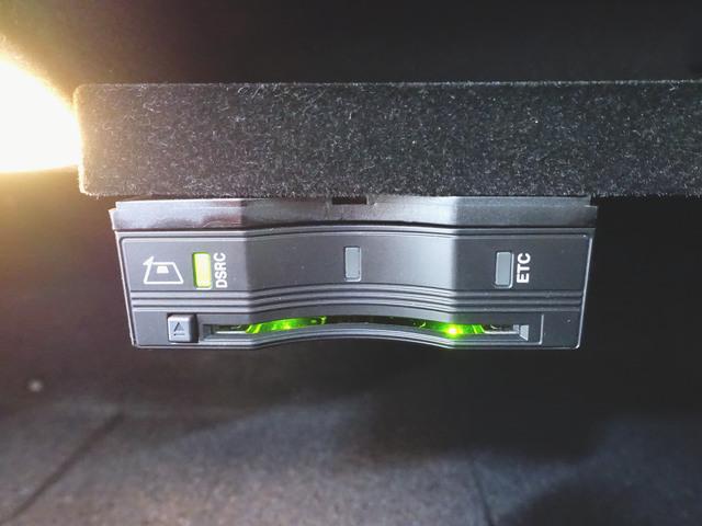 Cクラス C180 クーペ スポーツプラス シートヒーター パワーシート トランクスルー フロアマット ナビ CD ミュージックサーバー 音楽プレーヤー接続 Bluetooth接続 TV DVD再生 ETC LEDヘッドライト バックモニター(10枚目)