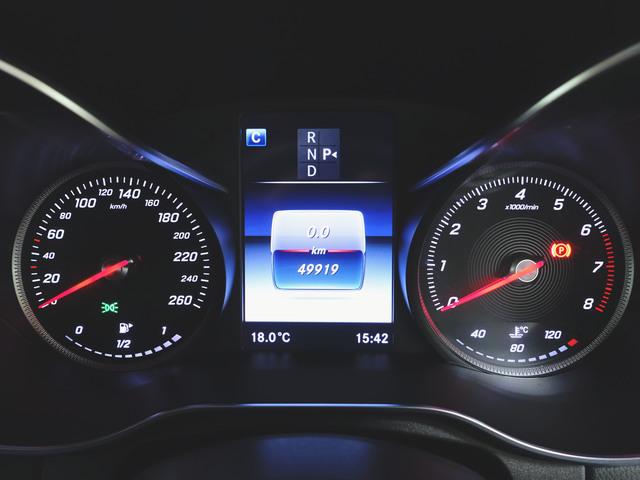 Cクラス C180 クーペ スポーツプラス シートヒーター パワーシート トランクスルー フロアマット ナビ CD ミュージックサーバー 音楽プレーヤー接続 Bluetooth接続 TV DVD再生 ETC LEDヘッドライト バックモニター(14枚目)