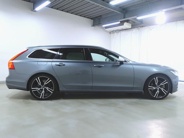 V90 T6 AWD Rデザイン シートヒーター パワーシート トランクスルー フロアマット ナビ CD 音楽プレーヤー接続 Bluetooth接続 TV ETC サンルーフ・ガラスルーフ LEDヘッドライト 電動リアゲート(8枚目)