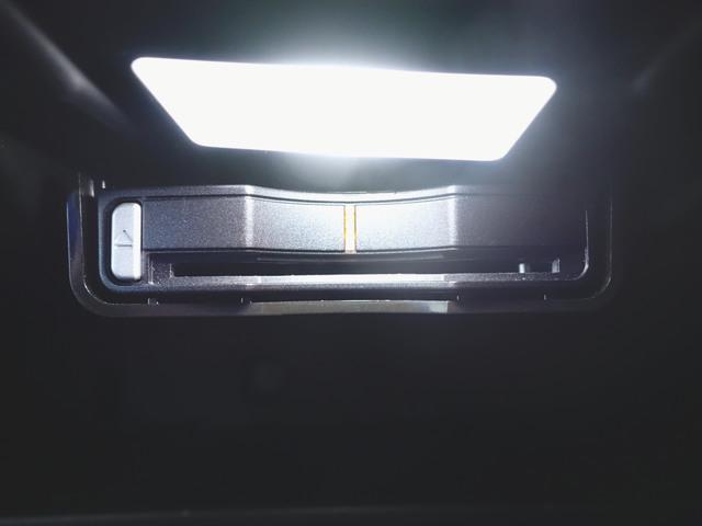 V90 T6 AWD Rデザイン シートヒーター パワーシート トランクスルー フロアマット ナビ CD 音楽プレーヤー接続 Bluetooth接続 TV ETC サンルーフ・ガラスルーフ LEDヘッドライト 電動リアゲート(10枚目)