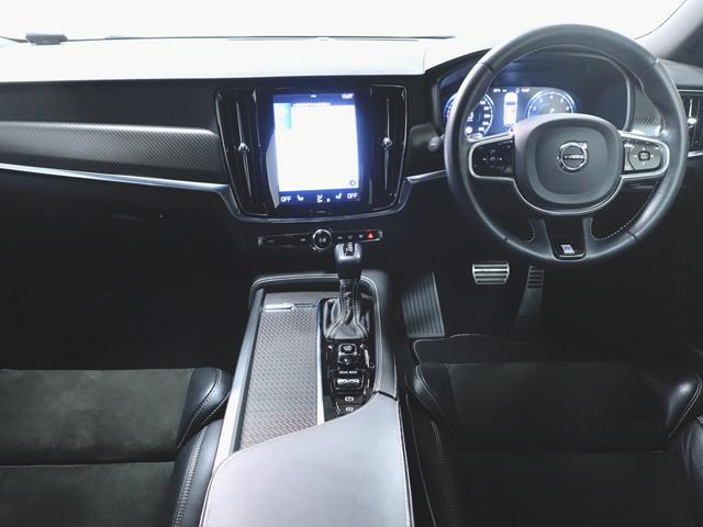 V90 T6 AWD Rデザイン シートヒーター パワーシート トランクスルー フロアマット ナビ CD 音楽プレーヤー接続 Bluetooth接続 TV ETC サンルーフ・ガラスルーフ LEDヘッドライト 電動リアゲート(12枚目)