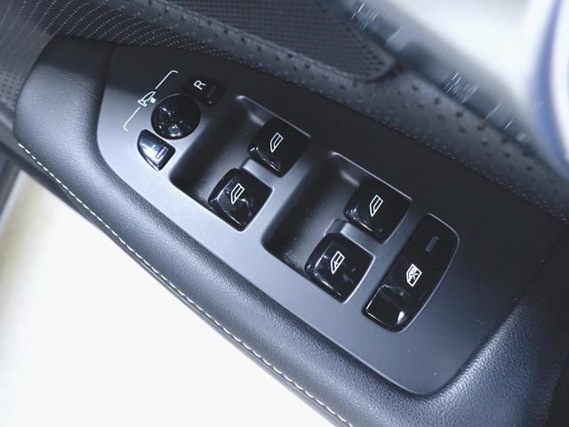 V90 T6 AWD Rデザイン シートヒーター パワーシート トランクスルー フロアマット ナビ CD 音楽プレーヤー接続 Bluetooth接続 TV ETC サンルーフ・ガラスルーフ LEDヘッドライト 電動リアゲート(21枚目)