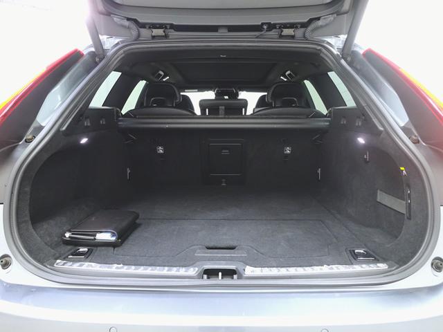 V90 T6 AWD Rデザイン シートヒーター パワーシート トランクスルー フロアマット ナビ CD 音楽プレーヤー接続 Bluetooth接続 TV ETC サンルーフ・ガラスルーフ LEDヘッドライト 電動リアゲート(26枚目)