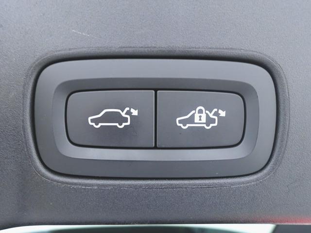 V90 T6 AWD Rデザイン シートヒーター パワーシート トランクスルー フロアマット ナビ CD 音楽プレーヤー接続 Bluetooth接続 TV ETC サンルーフ・ガラスルーフ LEDヘッドライト 電動リアゲート(27枚目)