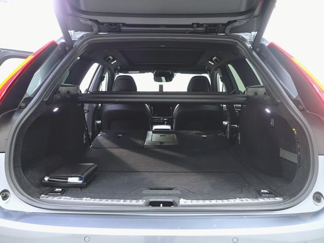V90 T6 AWD Rデザイン シートヒーター パワーシート トランクスルー フロアマット ナビ CD 音楽プレーヤー接続 Bluetooth接続 TV ETC サンルーフ・ガラスルーフ LEDヘッドライト 電動リアゲート(31枚目)