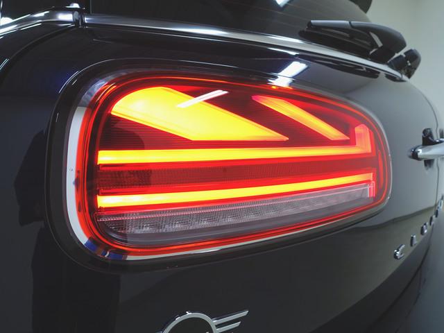 MINI クーパーS クラブマン シートヒーター トランクスルー フロアマット ナビ 音楽プレーヤー接続 Bluetooth接続 ETC LEDヘッドライト バックモニター 盗難防止 衝突被害軽減ブレーキ 横滑り防止装置(5枚目)