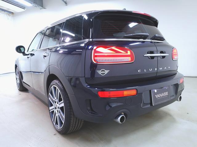 MINI クーパーS クラブマン シートヒーター トランクスルー フロアマット ナビ 音楽プレーヤー接続 Bluetooth接続 ETC LEDヘッドライト バックモニター 盗難防止 衝突被害軽減ブレーキ 横滑り防止装置(6枚目)