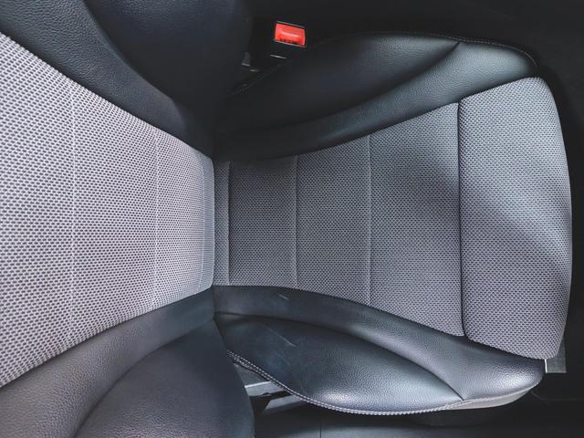 Ｃクラス Ｃ２００　アバンギャルド　ベーシックパッケージ　シートヒーター　パワーシート　トランクスルー　フロアマット　ナビ　ＣＤ　ミュージックサーバー　音楽プレーヤー接続　Ｂｌｕｅｔｏｏｔｈ接続　ＴＶ　ＤＶＤ再生　ＥＴＣ（25枚目）