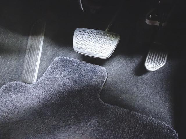 LX LX570 ブラックシークエンス シートヒーター シートエアコン パワーシート 3列シート トランクスルー フロアマット ナビ CD 音楽プレーヤー接続 Bluetooth接続 TV DVD再生 後席モニター ETC(9枚目)