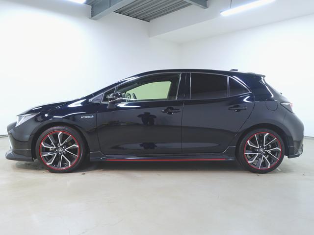 カローラスポーツ ハイブリッド　ＧＺ　トランクスルー　フロアマット　ナビ　ＣＤ　音楽プレーヤー接続　Ｂｌｕｅｔｏｏｔｈ接続　ＴＶ　ＤＶＤ再生　ＥＴＣ　ＬＥＤヘッドライト　バックモニター　盗難防止　衝突被害軽減ブレーキ　横滑り防止装置（4枚目）