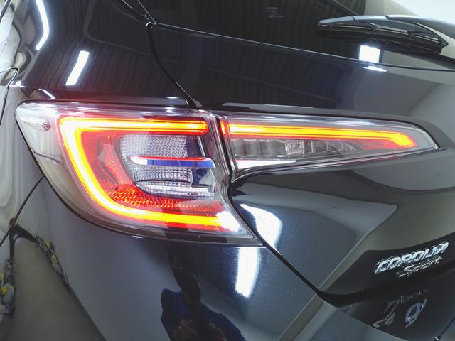 カローラスポーツ ハイブリッド　ＧＺ　トランクスルー　フロアマット　ナビ　ＣＤ　音楽プレーヤー接続　Ｂｌｕｅｔｏｏｔｈ接続　ＴＶ　ＤＶＤ再生　ＥＴＣ　ＬＥＤヘッドライト　バックモニター　盗難防止　衝突被害軽減ブレーキ　横滑り防止装置（5枚目）