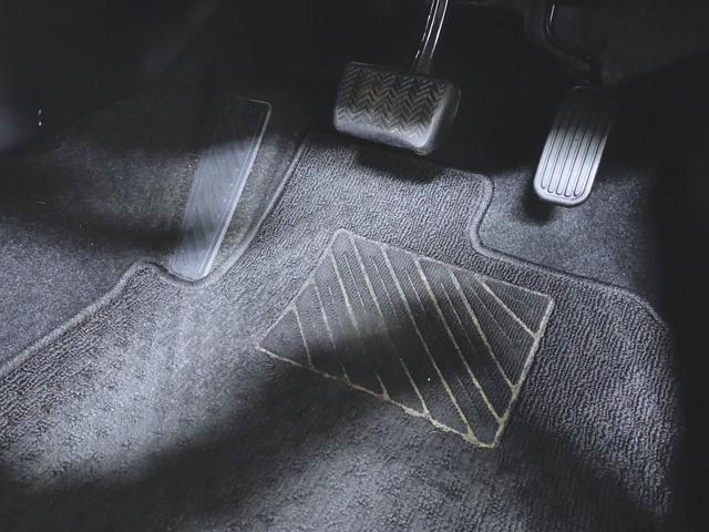 カローラスポーツ ハイブリッド　ＧＺ　トランクスルー　フロアマット　ナビ　ＣＤ　音楽プレーヤー接続　Ｂｌｕｅｔｏｏｔｈ接続　ＴＶ　ＤＶＤ再生　ＥＴＣ　ＬＥＤヘッドライト　バックモニター　盗難防止　衝突被害軽減ブレーキ　横滑り防止装置（9枚目）