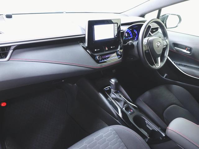 カローラスポーツ ハイブリッド　ＧＺ　トランクスルー　フロアマット　ナビ　ＣＤ　音楽プレーヤー接続　Ｂｌｕｅｔｏｏｔｈ接続　ＴＶ　ＤＶＤ再生　ＥＴＣ　ＬＥＤヘッドライト　バックモニター　盗難防止　衝突被害軽減ブレーキ　横滑り防止装置（11枚目）