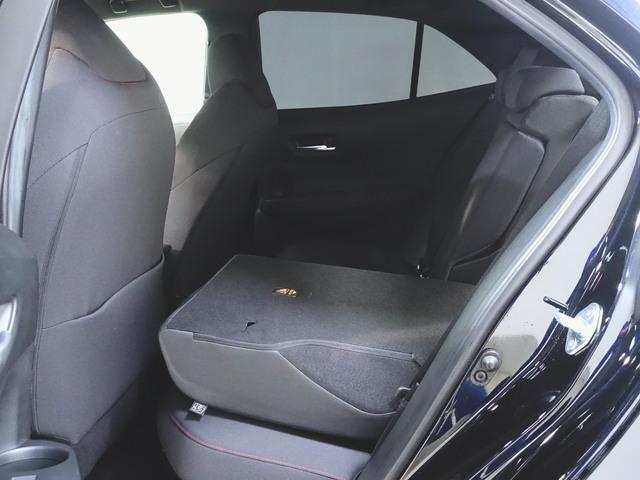 カローラスポーツ ハイブリッド　ＧＺ　トランクスルー　フロアマット　ナビ　ＣＤ　音楽プレーヤー接続　Ｂｌｕｅｔｏｏｔｈ接続　ＴＶ　ＤＶＤ再生　ＥＴＣ　ＬＥＤヘッドライト　バックモニター　盗難防止　衝突被害軽減ブレーキ　横滑り防止装置（30枚目）