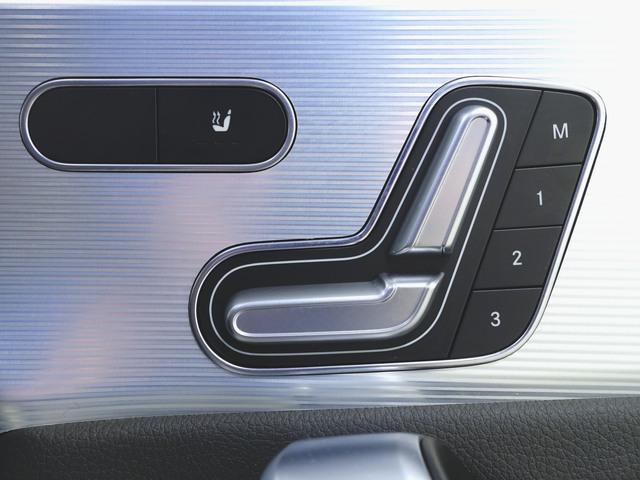 Aクラス A200 d AMGラインパッケージ AMGレザーエクスクルーシブパッケージ アドバンスドパッケージ シートヒーター パワーシート トランクスルー フロアマット コネクテッド機能 ナビ 音楽プレーヤー接続(21枚目)