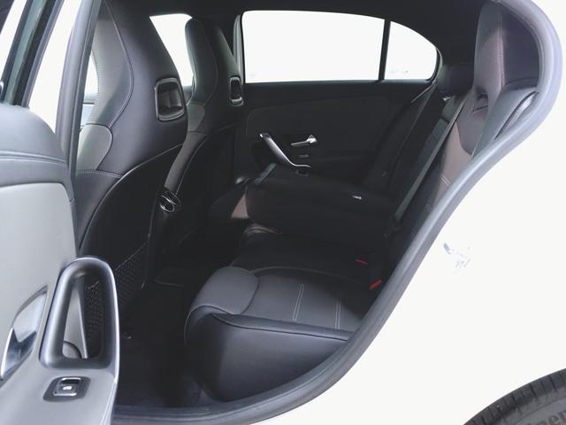 Aクラス A200 d AMGラインパッケージ AMGレザーエクスクルーシブパッケージ アドバンスドパッケージ シートヒーター パワーシート トランクスルー フロアマット コネクテッド機能 ナビ 音楽プレーヤー接続(32枚目)
