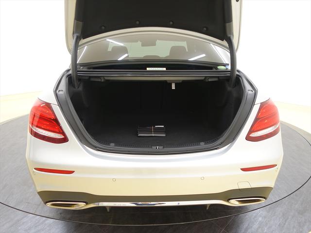 Ｅクラス Ｅ２００　アバンギャルド　スポーツ　レザーエクスクルーシブパッケージ　シートヒーター　パワーシート　トランクスルー　フロアマット　コネクテッド機能　ナビ　音楽プレーヤー接続　Ｂｌｕｅｔｏｏｔｈ接続　ＴＶ　ＥＴＣ　サンルーフ・ガラスルーフ（7枚目）