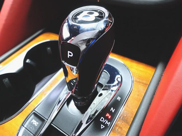 ベンテイガ ハイブリッド アズール シートヒーター シートエアコン パワーシート トランクスルー フロアマット ナビ 音楽プレーヤー接続 Bluetooth接続 ETC サンルーフ・ガラスルーフ LEDヘッドライト 電動リアゲート(19枚目)