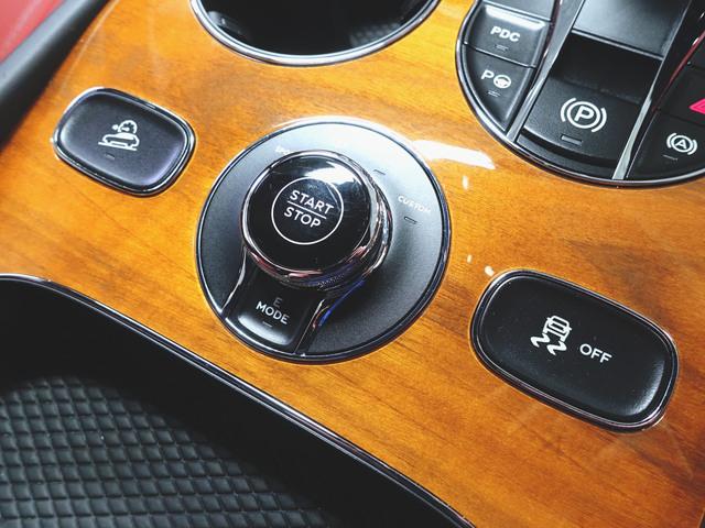 ベンテイガ ハイブリッド アズール シートヒーター シートエアコン パワーシート トランクスルー フロアマット ナビ 音楽プレーヤー接続 Bluetooth接続 ETC サンルーフ・ガラスルーフ LEDヘッドライト 電動リアゲート(21枚目)