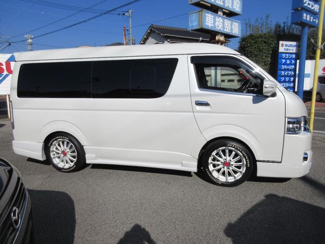 ハイエースワゴン GL キャプテンシート4脚/BIGX11インチナビ/フリップダウンモニター/UIリアスタビ/BLITZマフラー/コブラボンネット/F、左S、Rカメラ/デジタルインナーミラー/スロコン/クルコン/パドルシフト(3枚目)