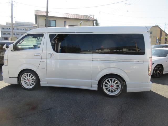 ハイエースワゴン GL キャプテンシート4脚/BIGX11インチナビ/フリップダウンモニター/UIリアスタビ/BLITZマフラー/コブラボンネット/F、左S、Rカメラ/デジタルインナーミラー/スロコン/クルコン/パドルシフト(4枚目)