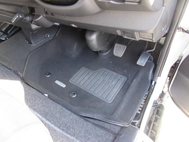 ハイエースワゴン GL キャプテンシート4脚/BIGX11インチナビ/フリップダウンモニター/UIリアスタビ/BLITZマフラー/コブラボンネット/F、左S、Rカメラ/デジタルインナーミラー/スロコン/クルコン/パドルシフト(8枚目)